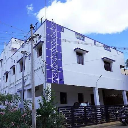 White House- 1Bk Pleasant Apartment With Open Terrace كويمباتور المظهر الخارجي الصورة