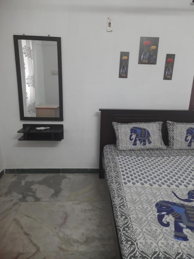 White House- 1Bk Pleasant Apartment With Open Terrace كويمباتور المظهر الخارجي الصورة
